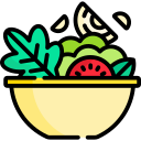 Ensalada fresca en un tazón amarillo, con lechuga, rodajas de tomate y vegetales verdes, ideal para una alimentación saludable.